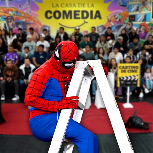 548K views · 17K reactions | Spider Man casi se gana un beso de Xiomy Kanashiro | La casa de la comedia | Facebook