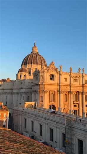 🔴 La messe de funérailles du #PapeFrançois est à suivre en direct en 15 langues, dont le français, sur : ▶️ http://vaticannews.va ▶️ https://facebook.com/vaticannews.fr- ▶️ https://youtube.com/@VaticanNewsFR | Vatican News