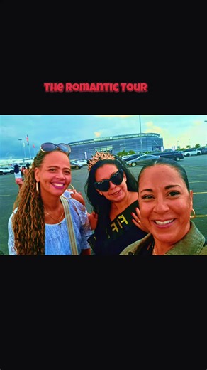 Raye The Romantic Tour concert review August 22 2026