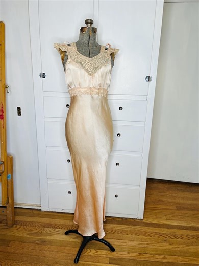 Vintage Nightgown 1930s Bias Cut Lingerie 30s Satin Lace Slip Peach Pink Dressing Gown Small - Etsy