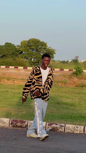 Learn the Best Astronomia Shuffle Dance Tutorial with Tuzelity