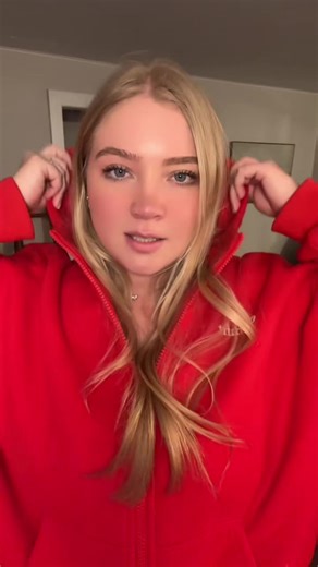 Comfort in Crimson: The Perfect Year-Round Color