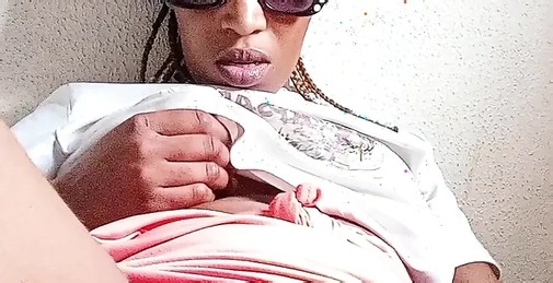 Ebony solo pussy rub