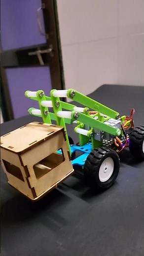 Quarky Robot | Pick and place