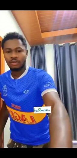 Mosengo Tansero umuzayirwa ukinira Urucaca yagaragaye mumwambaro w'umucyeba wabo Rayon sports yibyinira murera�� | Musonera Jc Fielo Modric