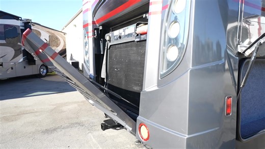 2016 Winnebago Grand Tour 42QL - 41,000 miles - 43 feet - 3 slides +...