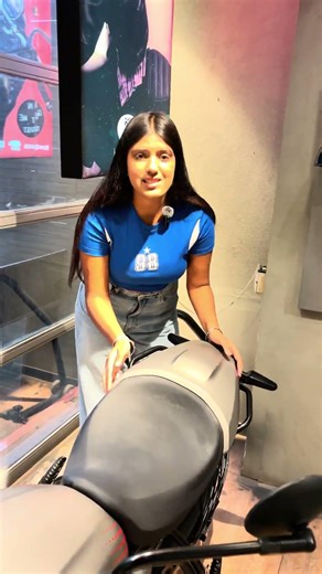 Guerrilla 450 Apex Black 🖤 Street attitude on fire 🔥 #RoyalEnfield #Guerrilla450 #BikeShorts