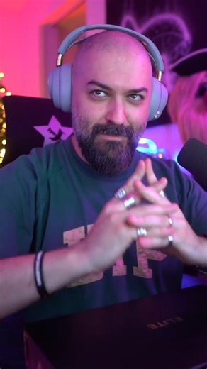 Creative Monkeyz | GIVEAWAY ➡️ lasă un comentariu cu o urare de sărbători și primești o pereche de căști Steelseries Arctis Nova Elite. Pe 22 decembrie 2025... | Instagram