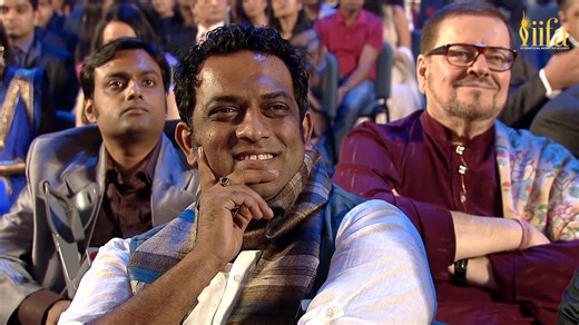 4.1M views · 33K reactions | No cameras, no takes — just SRK bringing full-on Bollywood action live on stage! What happens when the King of Romance goes full action mode? You’ll have to watch it to believe it   Watch the video now → #IIFA #ShahRukhKhan #ActionAtIIFA #SRK | IIFA Awards | Facebook