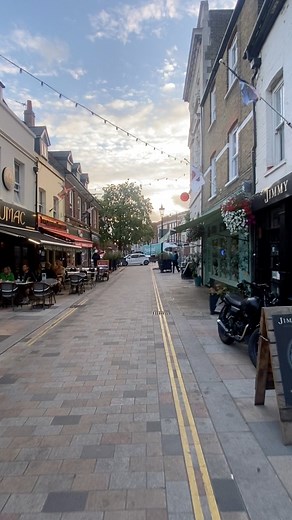 A walk through Twickenham’s heart — starting by the riverside, pausing to give due respect to St Mary’s Church, strolling down charming Church Street, and ending on Heath Road glowing under a spectacular sunshine. #twickenhamlife #twickenham #sunshine #churchstreet | Twickenhamians community
