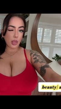Discover Paula Andrea: The Curvy Fashion Model's Inspiring Biography & Secrets to Her Success!