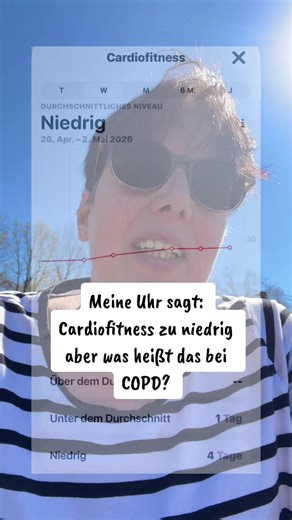 Meine Uhr zeigt mir meine Cardiofitness an und lange hab ich gedacht, das sagt mir einfach nur, wie fit ich bin. Mittlerweile hab ich verstanden, dass dahinter eigentlich der sogenannte VO₂max-Wert steckt, also wie viel Sauerstoff mein Körper unter Belastung überhaupt verwerten kann. Das Problem ist nur, dass dieser Wert bei uns mit COPD oft ganz anders entsteht als bei gesunden Menschen. Die Uhr schätzt das Ganze nämlich nur über Puls und Bewegung und manchmal auch über den Blutsauerstoff. Bei 
