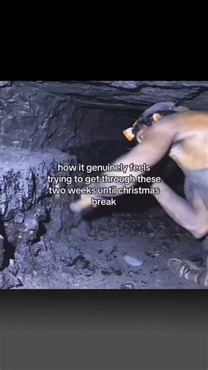 oopz on Instagram: "中国正在探索一种能够将人类日常步伐转化为电能的压电地板技术。这种地板在行走时会因脚部压力而产生微小的形变，内部的压电材料随之释放出电荷。尽管每一步产生的电量非常微弱，但在人员密集的区域，例如商场、地铁站、机场、校园以及大型活动场所，这些微小的能量会在一天之内累积成极具价值的电力。研究人员指出，在高流量区域，每日数百万次的脚步可以持续为LED照明、公共显示屏、监控系统以及环境传感器提供稳定能源。这不仅降低了公共设施对传统电力的依赖，也为构建绿色城市带来了新的可能性。更重要的是，这项技术将城市中最普通、最不被关注的行为走路转变为一种可持续的资源，使城市在保持日常运作的同时能自然地产生能源，为未来的智慧城市基础设施铺平道路。#中国 #科技 #知识 #科普 #创新"