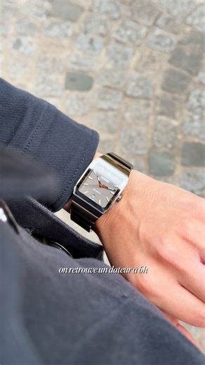 Mon Petit Horloger - MPH on Instagram: "💠 RADO ANATOM Tu connais les montres en acier, en titane, mais aujourd’hui j’avais envie de parler d’une montre bien trop sous-cotée alors qu’elle est folle : la RADO Anatom. On retrouve un boîtier de 32,5 mm entièrement en céramique haute technologie plasma, surmonté d’un verre saphir courbé. Le bracelet intégré, également en céramique, fait tout l’ADN de cette montre à la fois rétro et moderne. Le cadran gris texturé, avec des index PVD or rose en Super