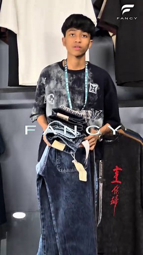 Trendy Baggy Jeans for a Chic Look
