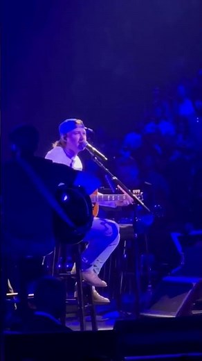 Morgan Wallen sings "Chasin' You" live in Nashville at his free pop up concert #countrymusic