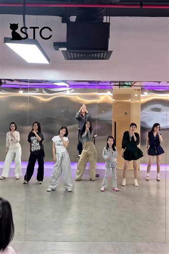 Đi học nhảy rã đông thui, lạnh mà lớp vẫn đi học đầy đủ nha #stcdancestudio #fyp #xuhuong #tiktokdance #trending