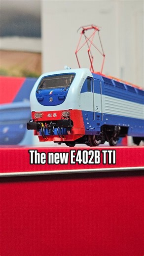Francesco | Rosenrot Anlage on Instagram: "Unboxed! 🚂✨ The new E402B TTI by Rivarossi, a special edition for their 80th anniversary 🥳 This model replicates the E402B of Treni Turistici Italiani with the classic 70s/80s Italian locomotive livery. Do you like it? I have to admit I’m not a huge fan of this color scheme on such a modern loco. I also own an E402B in the original livery, which I personally prefer. I’ll post a comparison in the coming weeks. This isn’t part of my collec