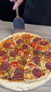 A melhor massa de pizza caseira sem sovar e sem descansar e pronta em 30 minutos! | Dona Receitas