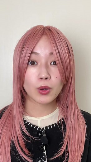 彼女の脱毛症を飛び越えるカップルの挑戦