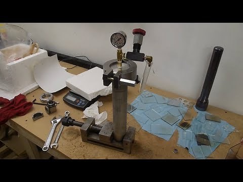 Custom supercritical CO2 chamber with easy-to-use lid clamp