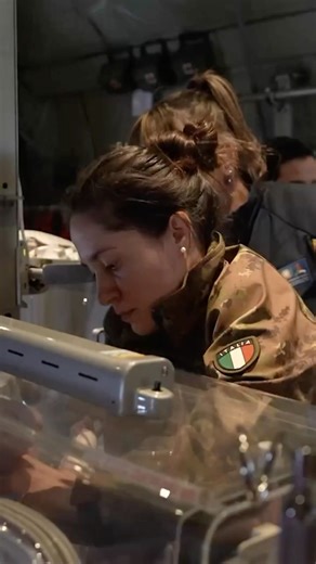 Ministero Difesa on Instagram: "Operazione umanitaria congiunta a favore popolazione civile di #Gaza. Decollati dall’aeroporto israeliano di Eilat tre velivoli Aeronautica Militare per trasporto in Italia di pazienti che necessitano di cure mediche urgenti e rispettivi accompagnatori. I pazienti verranno presi in carico da strutture del Servizio Sanitario Nazionale per ricevere cure specialistiche. “Questa operazione è il frutto di un impegno corale e di una collaborazione costante tra tutte le