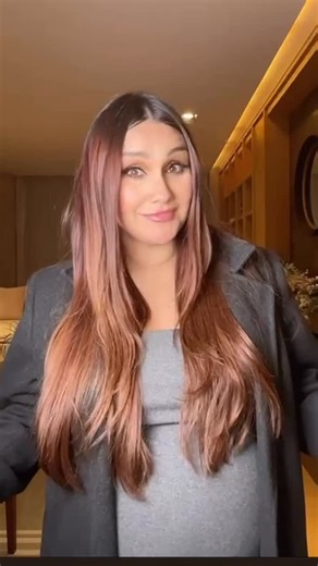 Dulce Maria on Instagram: "Ser mamá es un esfuerzo invisible que merece ser reconocido. ✨ Tienen que ver el video “Gracias” de #AprendemosJuntosKids en YouTube; es el abrazo que necesitamos hoy. 🫶🏻 @aprendemosjuntoskids #BBVA"