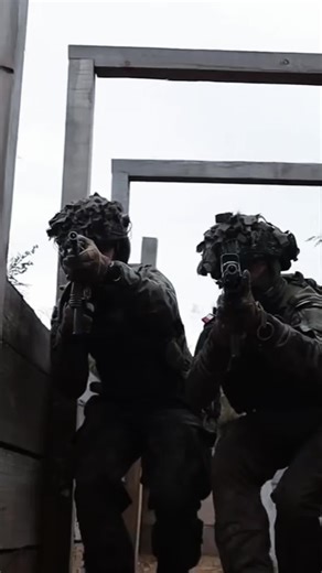 You keep going despite obstacles because your goal means more to you than giving up. ⚔️ 5 Tactical Keys to Fitness Success (Military & Law Enforcement) 1️⃣ Build the Habit Like a Daily PT Formation 🪖 Train every day — no excuses, no negotiations. Short, disciplined workouts beat sporadic max-effort sessions. Consistency keeps you mission-ready. 2️⃣ Train for Performance, Not Mirrors 🎯 Strength, endurance, speed, and grip matter more than aesthetics. Every rep should improve your ability to mov