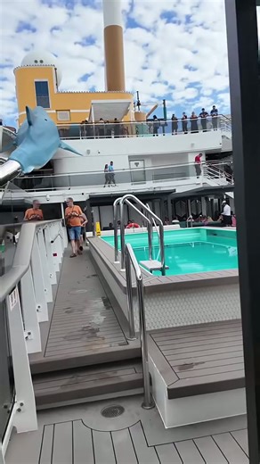 The adults-only zen pools | MSC World America