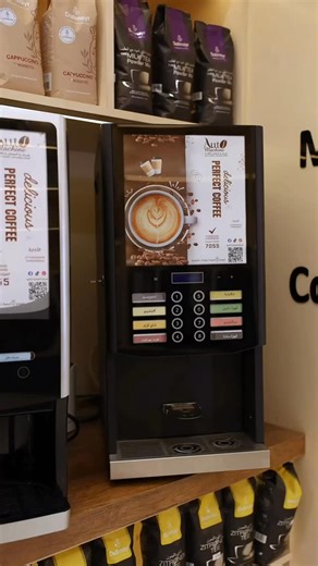 تبحث عن الفخامة والإنتاجية؟ ماكينة SP8 من Auto Machine هي الحل الأمثل. • 8 مشروبات متنوعة بلمسة زر واحدة 🔘 • خزان مياه بسعة 6 لتر لضمان عمل مستمر بدون توقف سعرها :مليون و٤٥٠ الف. مع ضمان ٦ اشهر صيانه للاستفسار :7055 | شركة الماكنة الآليه لمكائن القهوه وموادها