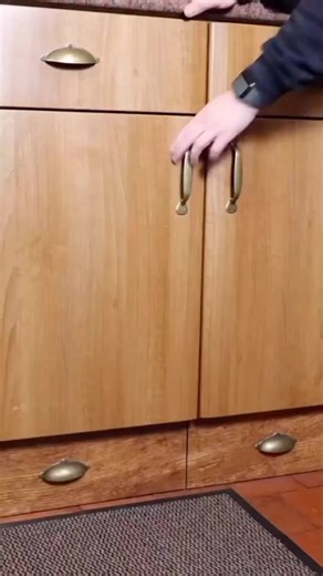 🤩Creative ideas |Kitchen cabinet hanger #facebookreels #reels #trendingreels #kitchendecor #kitchenhacks #kitchen #kitchenappliances | Unique Decor Ideas