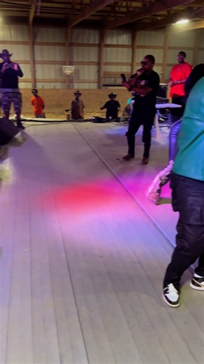 This that Country Vibe down in Kentucky!! It went down at the Cookout‼️ S/O @_itsjakaylaa Rocking that Cookout with the squad!!!!! #itsgoingdownatthecoookout #thecookout #dance #linedance #thecookoutlinedance #flexlinedancechallenge #cupidshuffle | Cupid