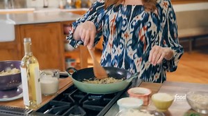 Ree Drummond's Pesto Chicken Lasagna Skillet | The Pioneer Woman - Food Network #ThePioneerWoman #ReeDrummond #FoodNetwork Join group: https://www.facebook.com/groups/1059667405947260 | Food Network Fans