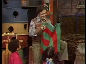 Sesame Street: 1082 Street Scenes- Big Bird plans to go to Hawaii