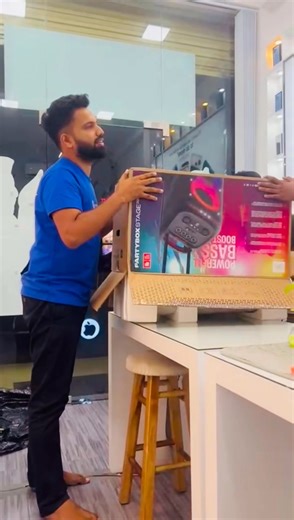 6.9K views · 27 reactions | 퐉퐁퐋 ퟑퟐퟎ 퐮퐧퐛퐨퐱퐢퐧퐠 #JBL #JBL320 #unboxing #SriLanka #music | Flash Mobile | Facebook