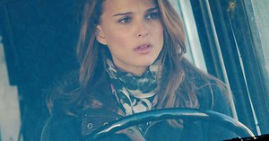 Natalie Portman Is Rejoining "Thor" & This Time She Wields The Hammer