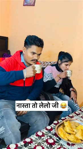 Aakash prajapati 🙏🏻🙏🏻 on Instagram: "Le liya nasta 🤣🤣 #trend #trendingreels #trending #foryou #foryoupage #fyp #fypシ #explore #explorepage #funny #viral #reelsinstagram #comedy #reels #instagood #mom #son #wife #sisters #fun #viralaakashh #aakashvines"