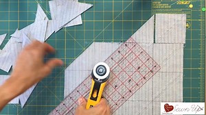 This is a quick technique to make lots of HSTs. Mix the HSTs with a bunch of squares to make a quilt quilt. What do you think? Will you try? Full video: https://mypatchwork.wordpress.com/?p=14000 | TeresaDownUnder