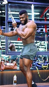 Single arm triceps pushdown | Thee Klompzy