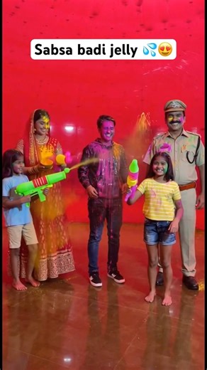 “Giant jelly inside holi😍”#funny #comedy #food