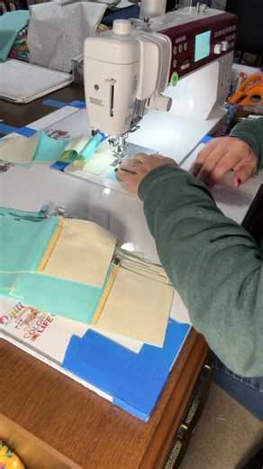 Credit : stacy_ladybugscraps❤️ #quiltersoftiktok #quilt #huntersstarquilt #sewing | Brielle Johns