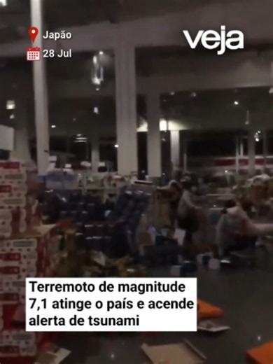 Um terremoto de magnitude 7,1 atingiu a cidade japonesa de Kumamoto, na principal ilha do sul do país, nesta terça-feira, 28 de julho, deixando feridos, possíveis vítimas fatais e danos. A Agência Meteorológica do Japão emitiu um alerta de tsunami às áreas próximas dos mares de Ariake e Yatsushiro, incluindo, além de Kumamoto, as cidades de Nagasaki, Fukuoka e Saga. O aviso durou cerca de duas horas e já foi suspenso. A primeira-ministra do Japão, Sanae Takaichi, informou, em comunicado no X (ex