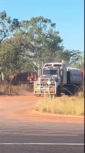 Out of the jungle 💯🦘🇦🇺 Outback Truckers Worldwide #gstransportnt #kenworthsoftiktok #truckdriversoftiktok #kenworthsofaustralia | Outback Truckers Worldwide