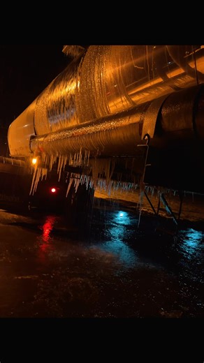 Last night, Blocher Bulk Water hauled 90,000 gallons for DE Excavating out of Jackson, MI to set tanks for the new QuikTrip project in Wilmington. For this job, we brought two tankers and two trucks, all working together in below 20° temperatures—which definitely comes with its own set of challenges ❄️💪 We’ll be back next week for another 110,000 gallons, and once this project is complete, it will officially be our biggest job to date. Grateful to work alongside another small business on a proj