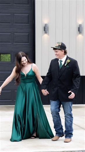 backupMaceyE (@backupmaceye)’s videos with original sound - walker