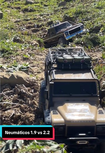 En este vídeo os dejamos el sonido original, escucharéis de fondo el ruido de estos rc, el viento y como tiene que pelear un poco el defender con sus neumáticos 1.9 en tierra suelta y seca que en comparación de su compañero que va con 2.2 pasa como si el suelo fuera chicle. #trx4 #traxxas #radiocontrol #crawler #rc4x4