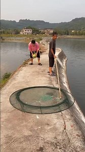 Big Catch, Big Surprise! Watch this amazing fishing moment that will leave everyone amazed.