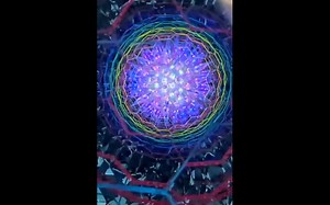 据说这是世界上最贵的Nova Scope万花筒，手电照进去一瞬间仿佛进入了奇幻宇宙！