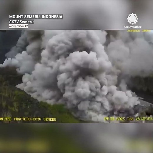 Volcano! 1,500 Degree Ash Cloud Racing Down Mountainside!