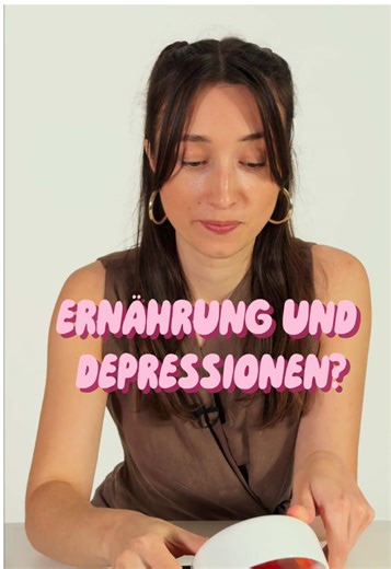 Und so hängen Ernährung und mentale Gesundheit wirklich zusammen 💡 Eine aktuelle Meta-Analyse mit Daten von über 280.000 Menschen zeigt: Was wir essen, beeinflusst direkt, wie wir uns fühlen – körperlich und mental. 🧠🥦 #foodismood #ernährungstipps #dietician @nourishedbyadelina ————————————- Q1: Published: 02 January 2024, Association between dietary diversity, sedentary time outside of work and depressive symptoms among knowledge workers: a multi-center cross-sectional study, Lijun Li, Pingt